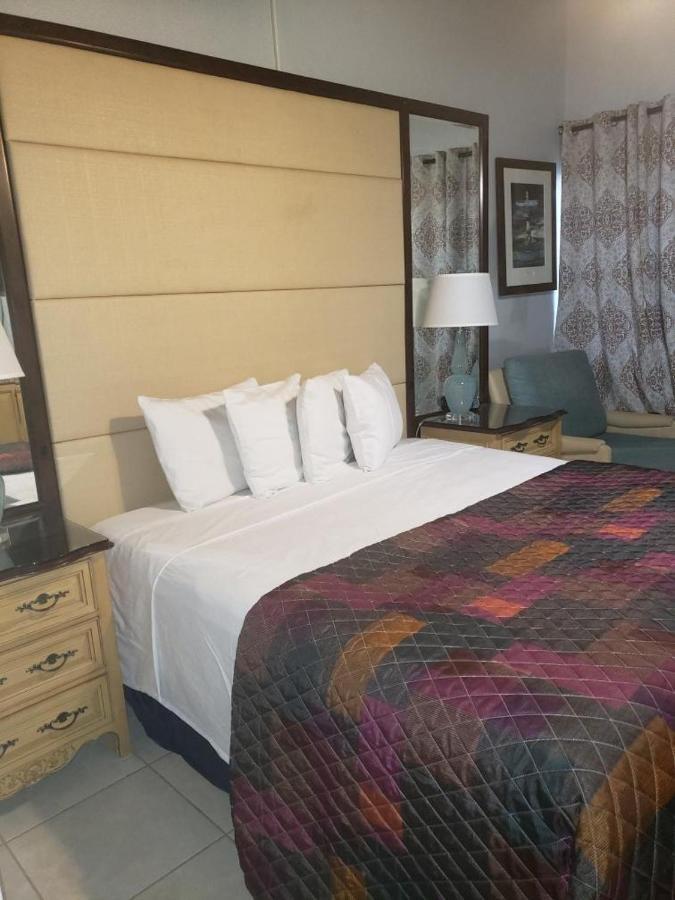 Georges Royal Inn Frederiksted Экстерьер фото